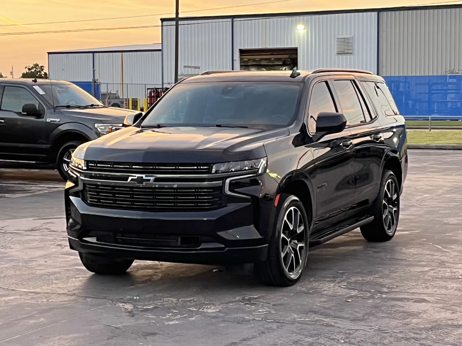 Chevrolet Tahoe photo 2