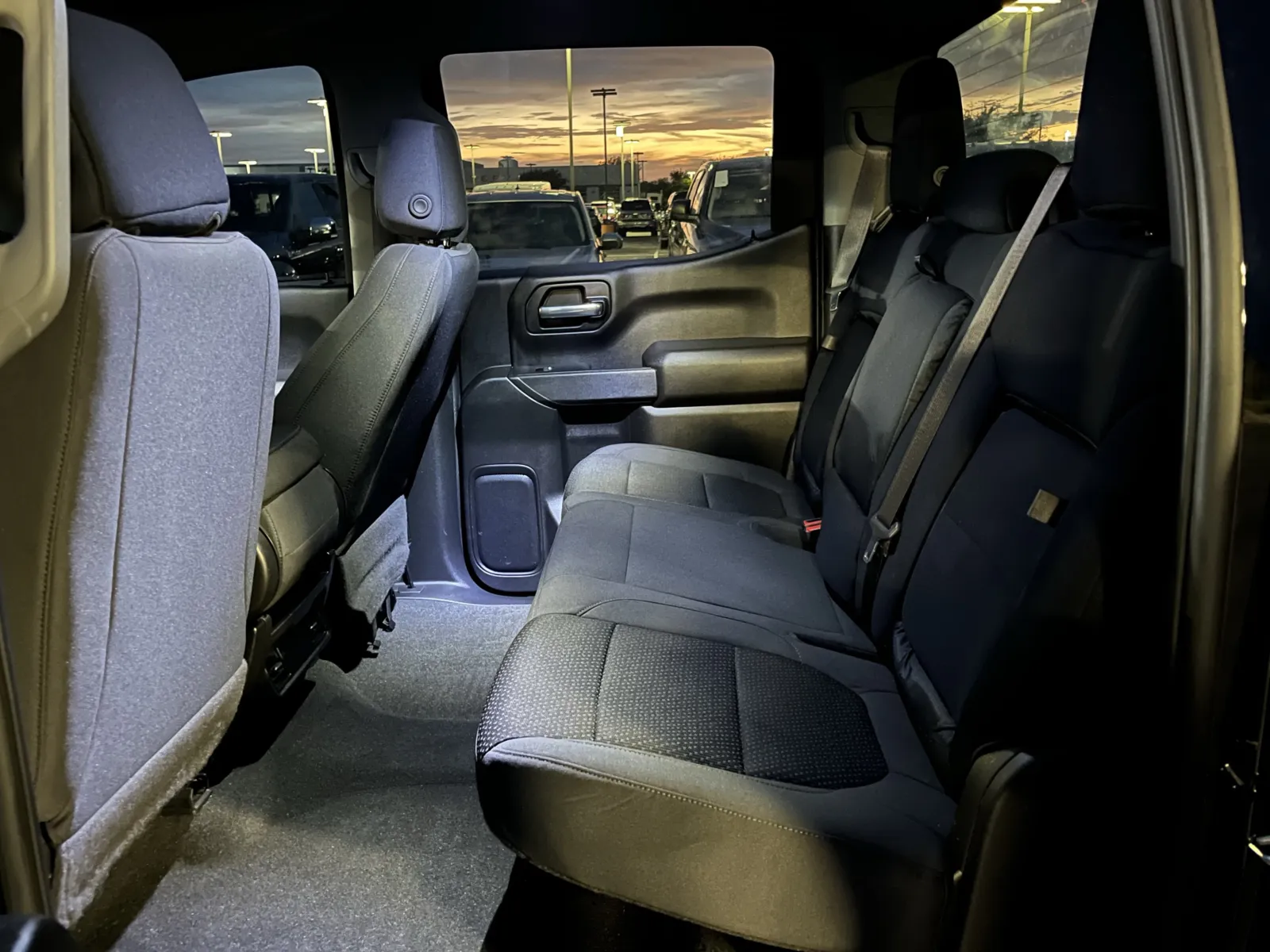 Chevrolet Silverado photo 24