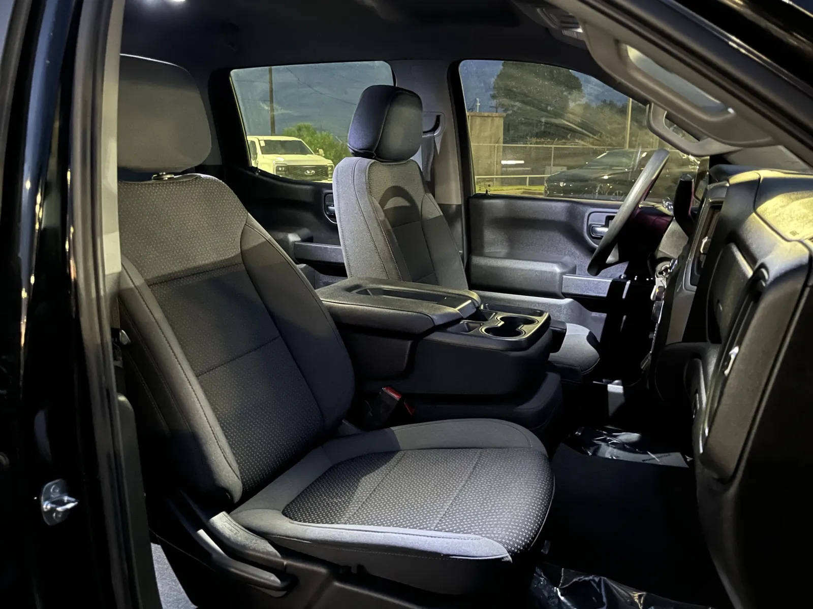 Chevrolet Silverado photo 23