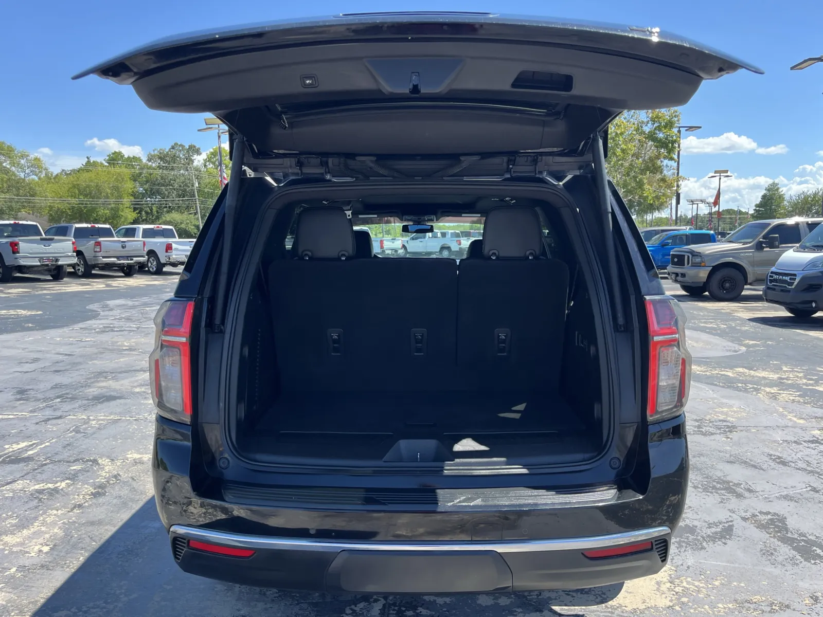 Chevrolet Tahoe photo 14