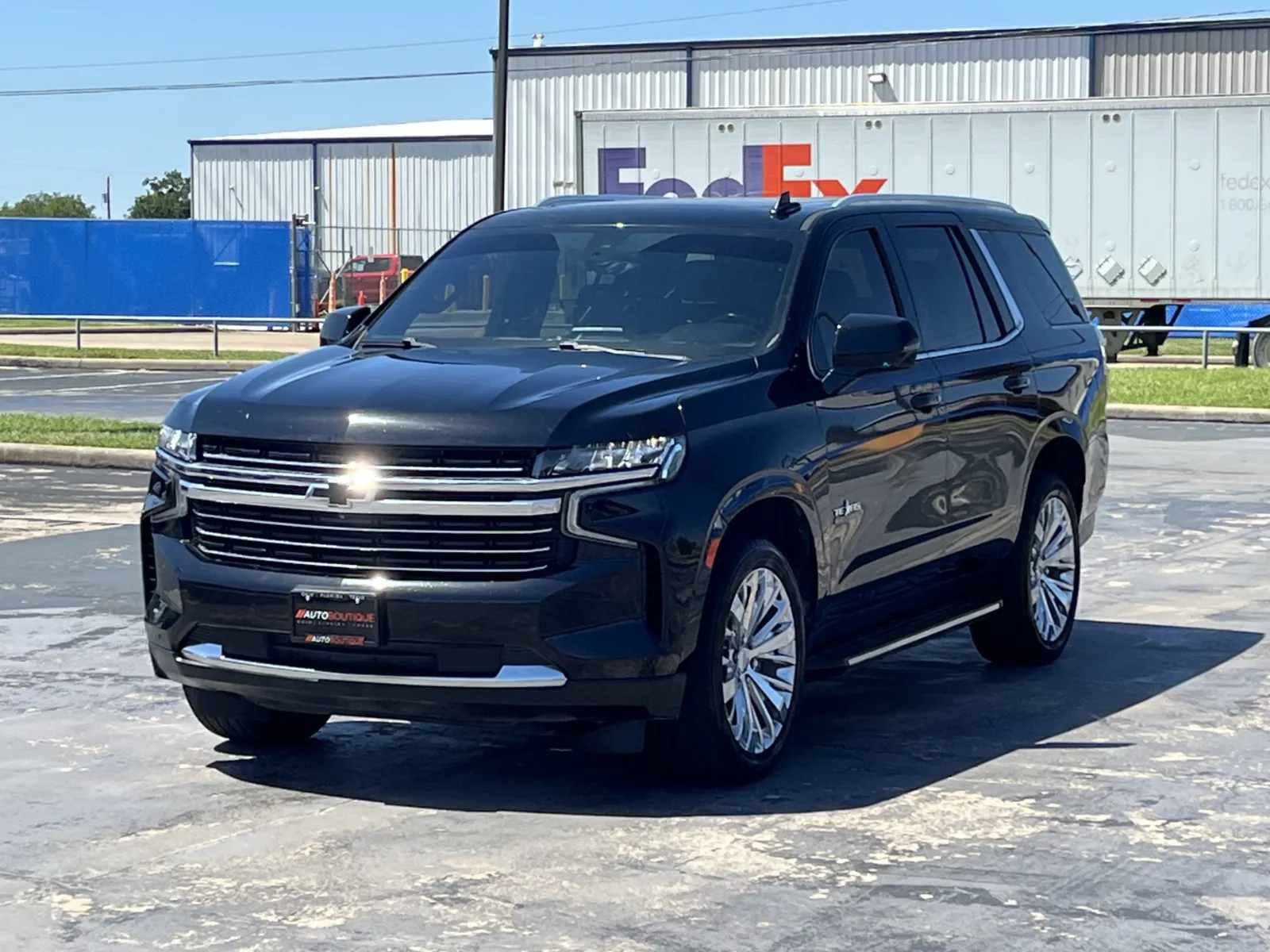 Chevrolet Tahoe photo 3