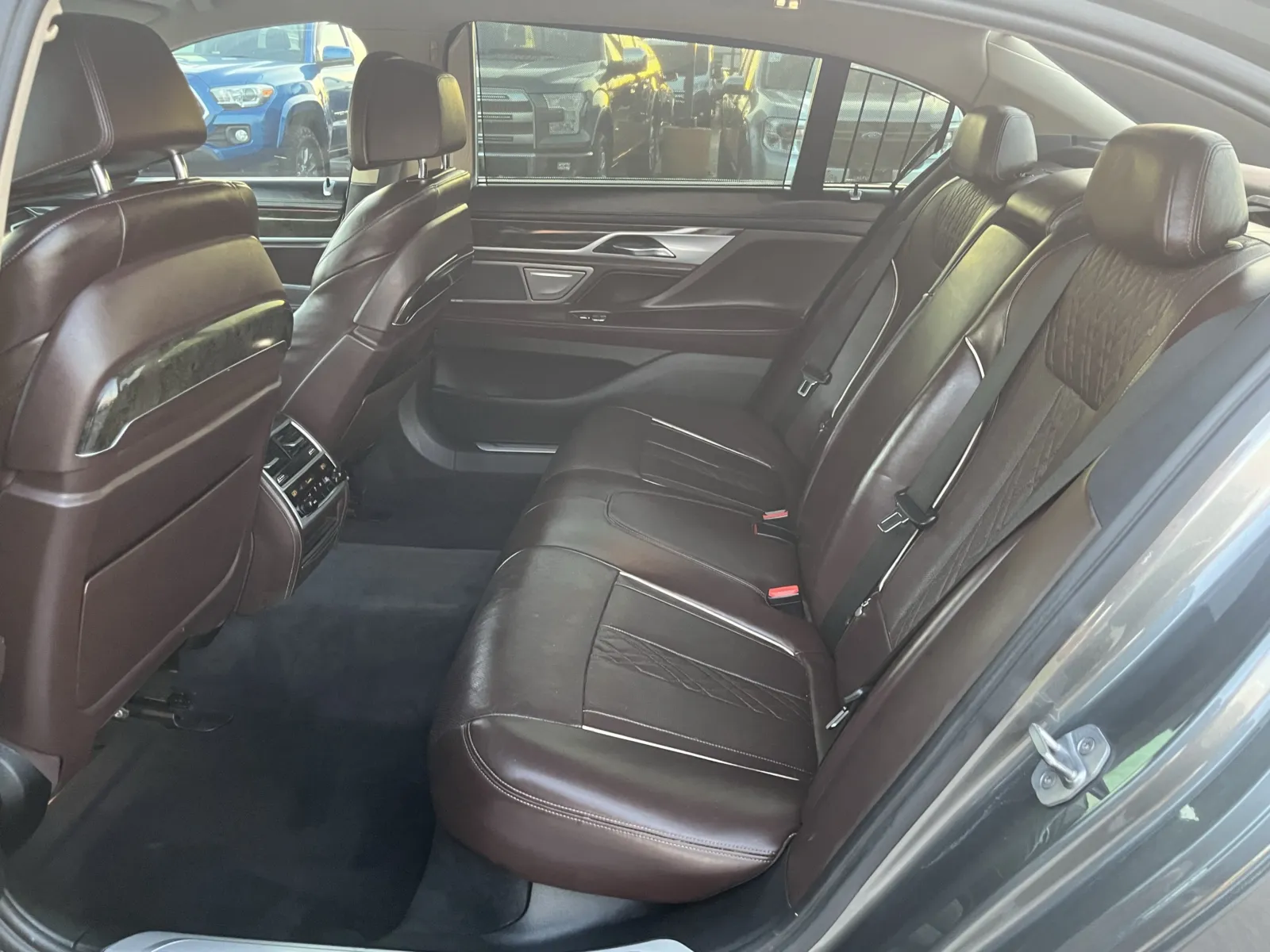 BMW 7 Series photo 30