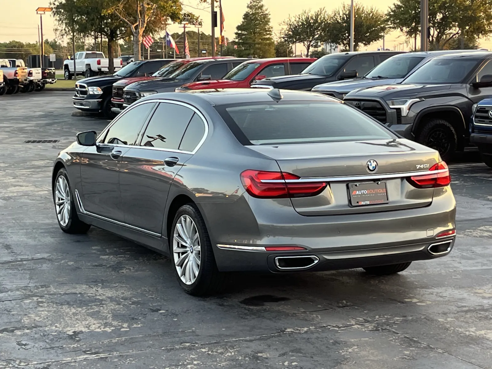 BMW 7 Series photo 8