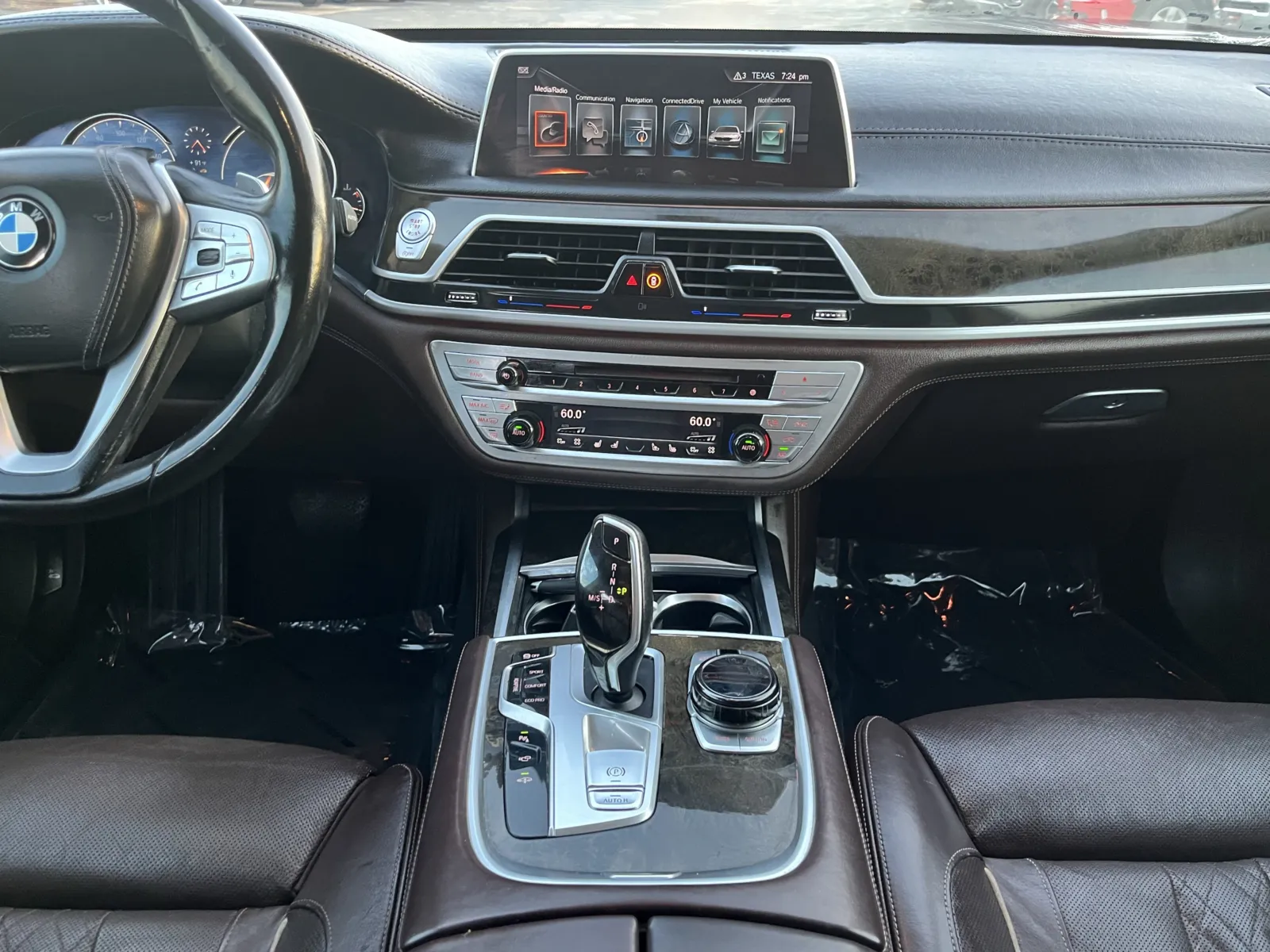 BMW 7 Series photo 24