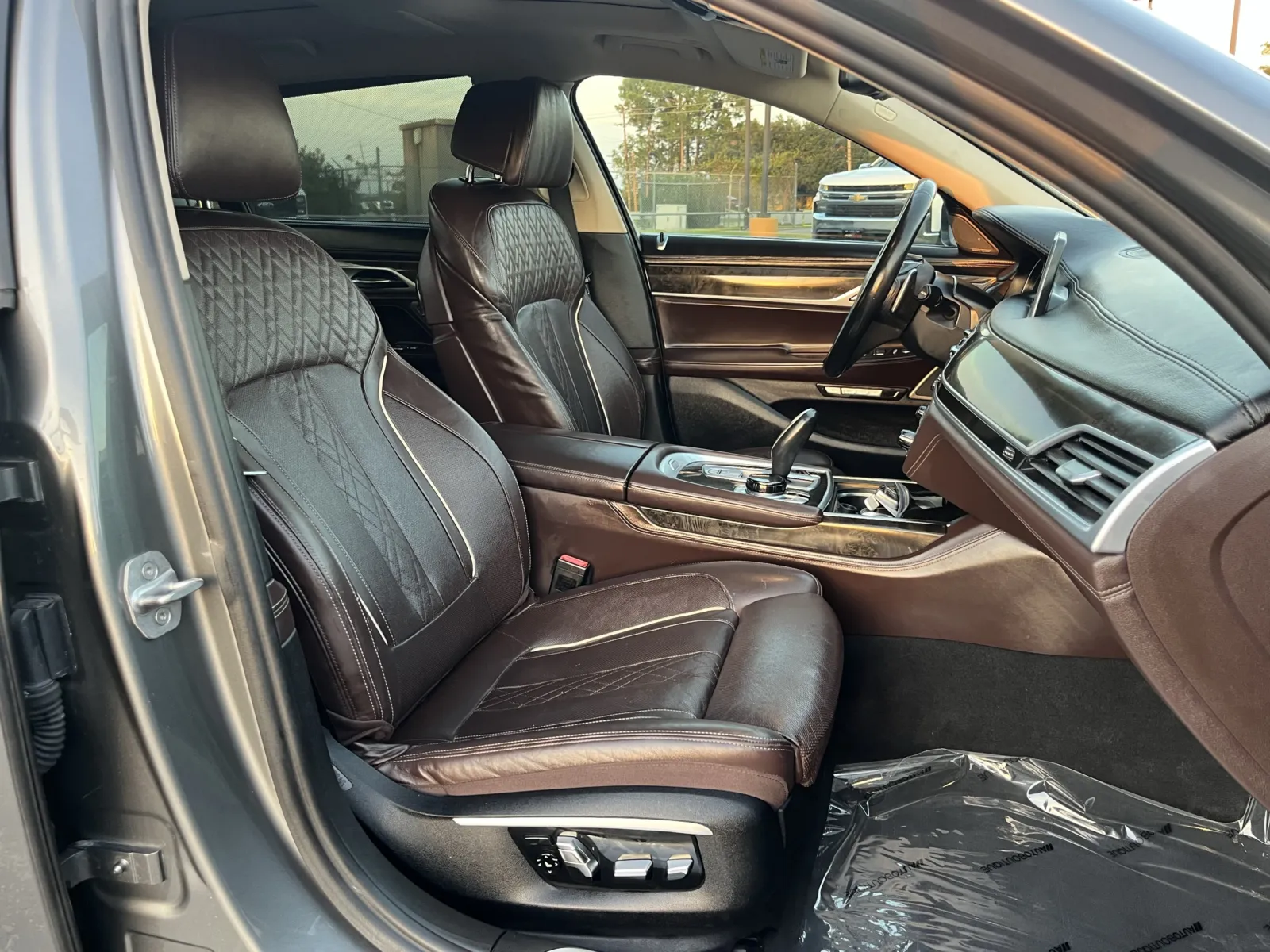 BMW 7 Series photo 29