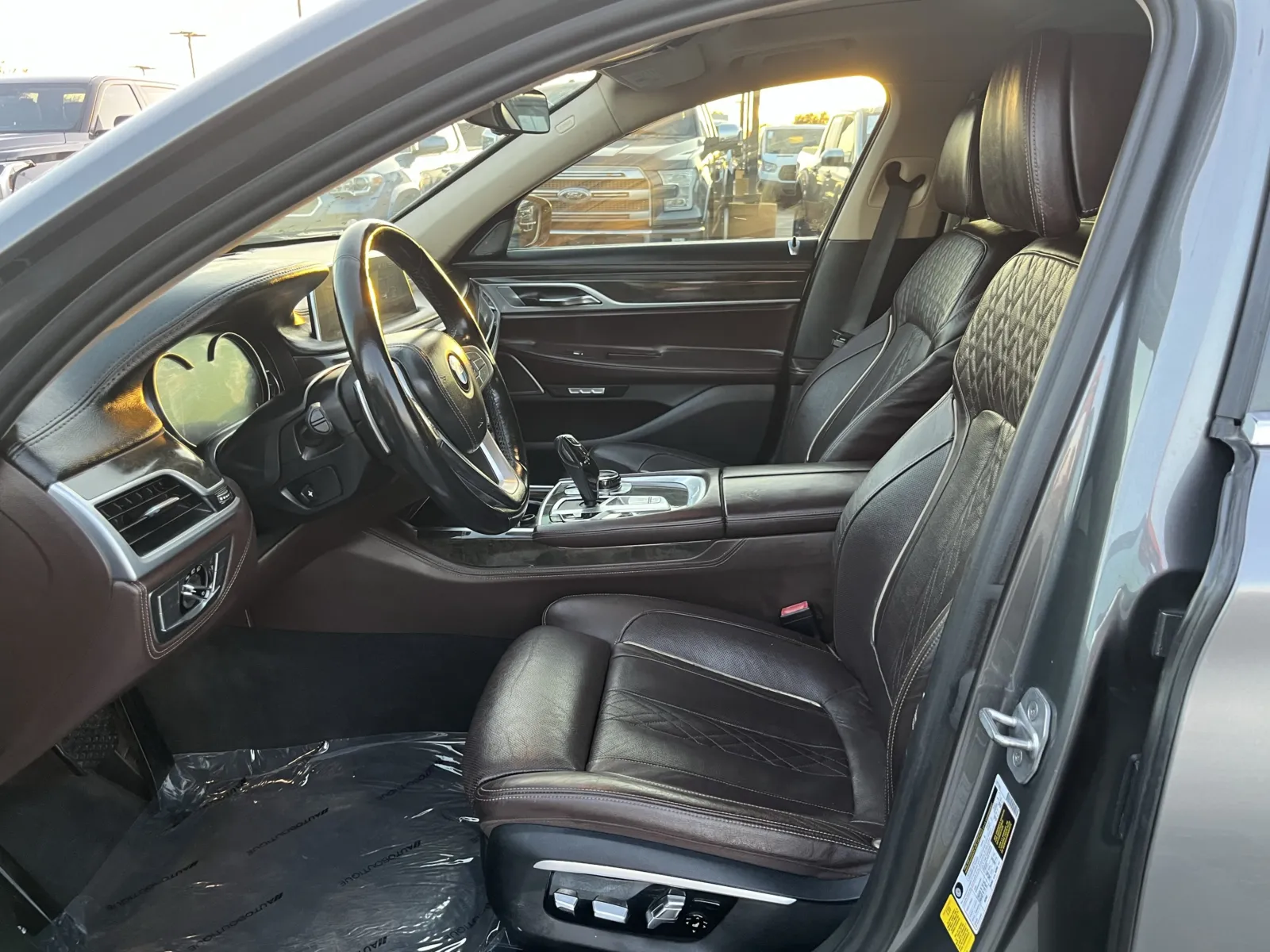 BMW 7 Series photo 28