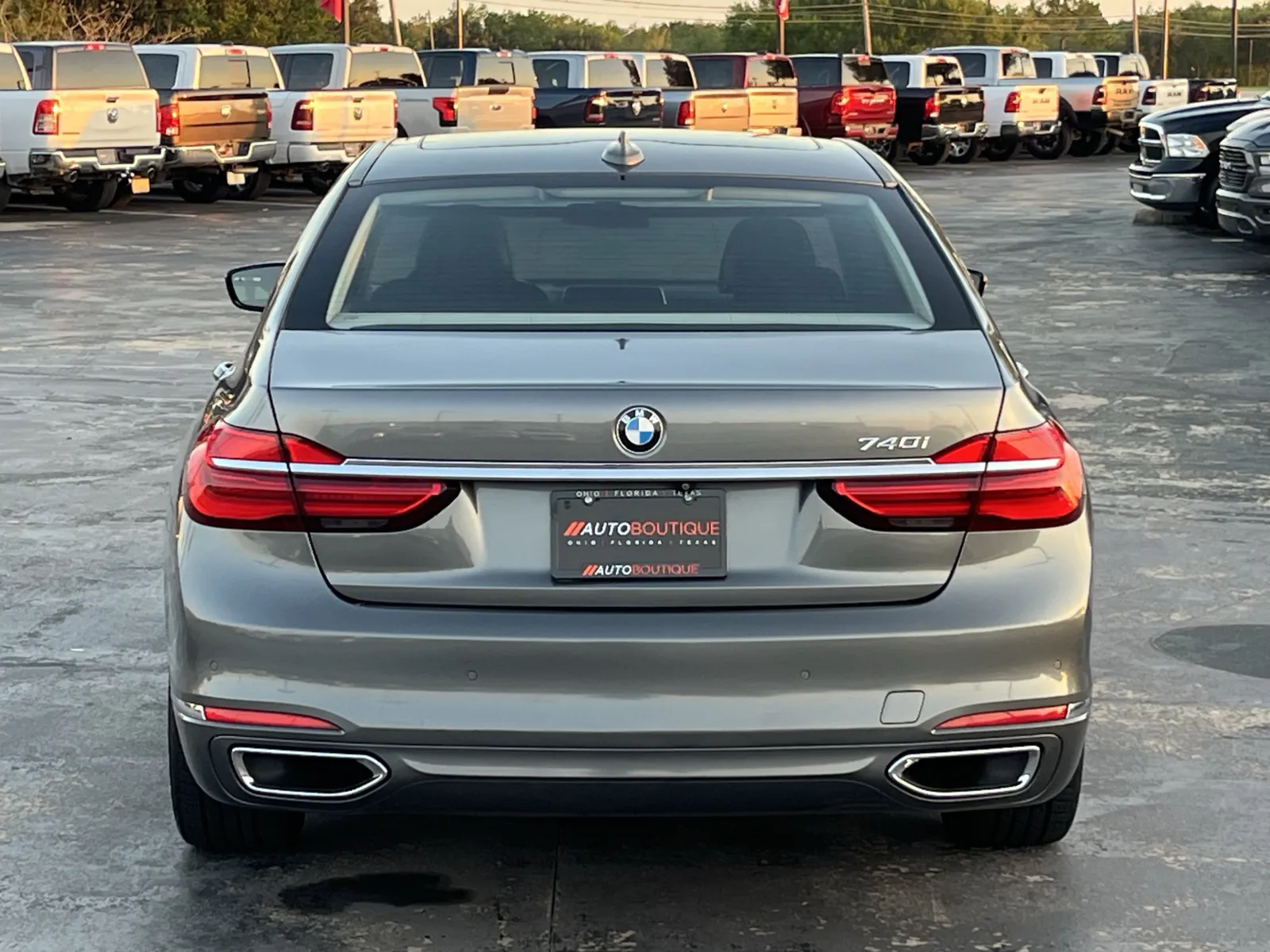 BMW 7 Series photo 9