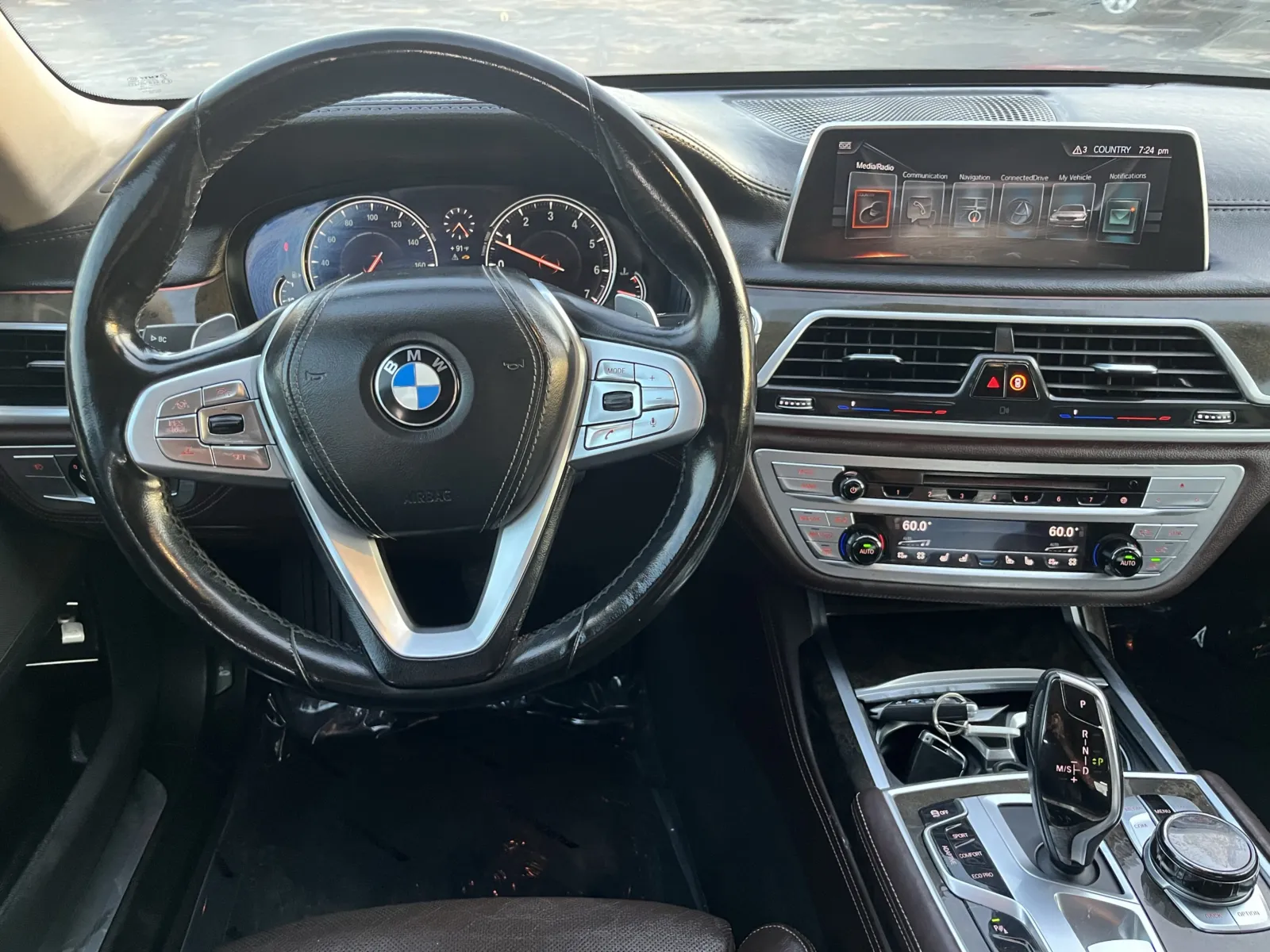 BMW 7 Series photo 17