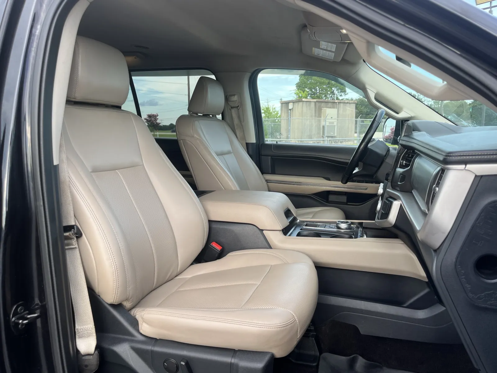 Ford Expedition MAX photo 27