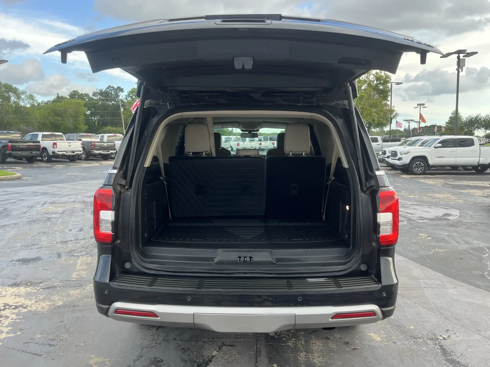 Ford Expedition MAX photo 9