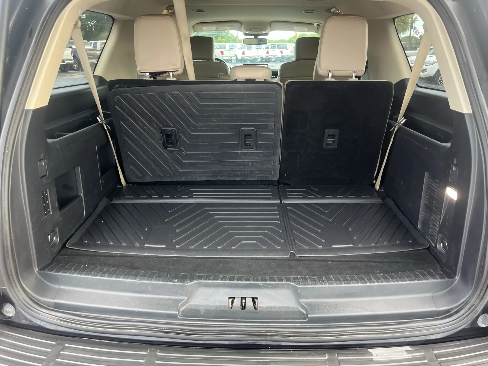 Ford Expedition MAX photo 10