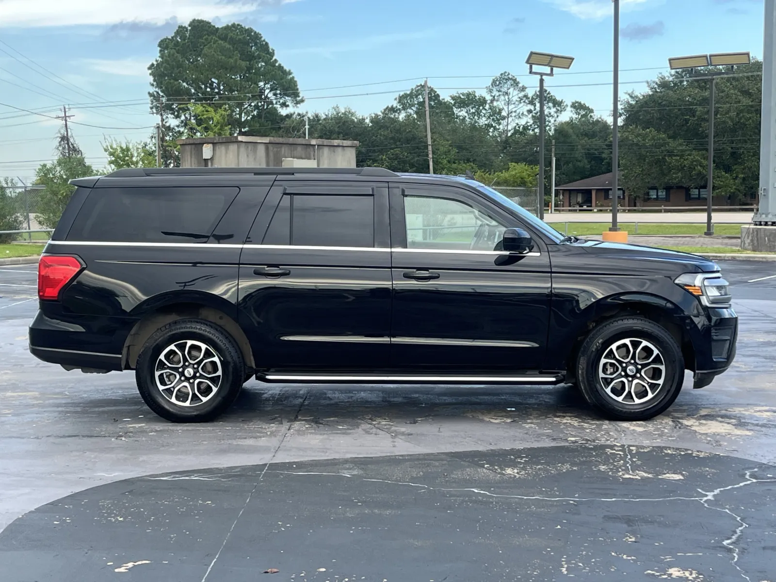Ford Expedition MAX photo 8