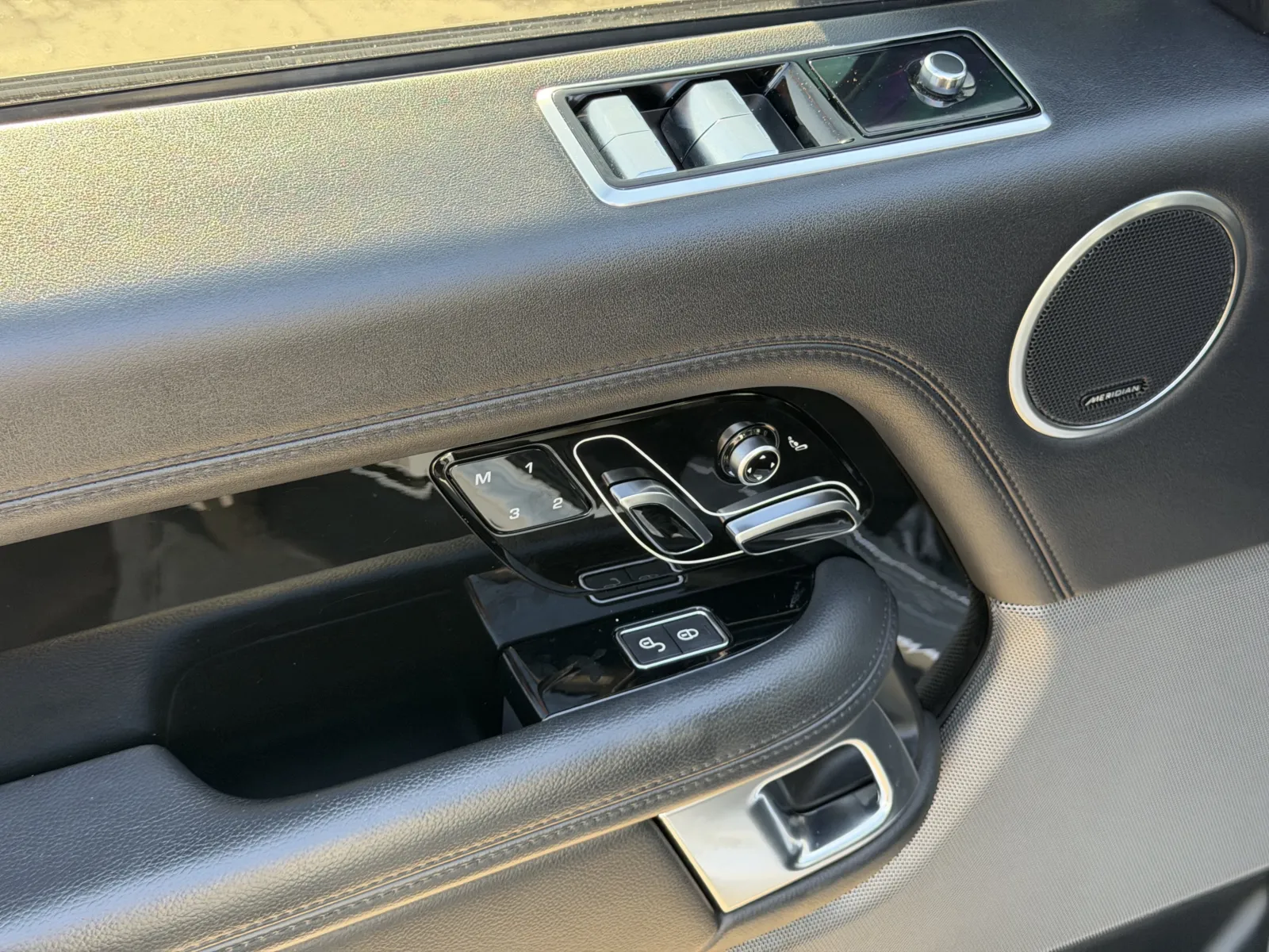 Land Rover Range Rover photo 21