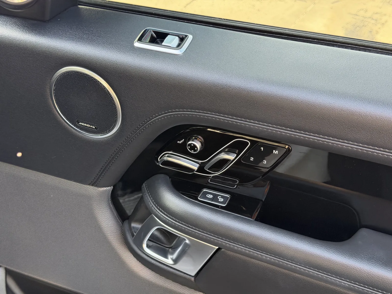 Land Rover Range Rover photo 23