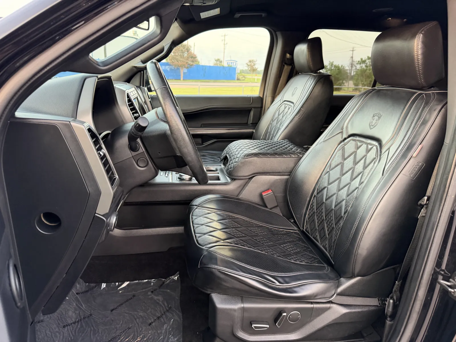 Ford Expedition photo 24