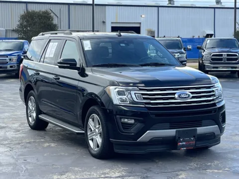 Another view of 2018 Ford Expedition XLT for sale in Alvin, TX at Auto Boutique Texas