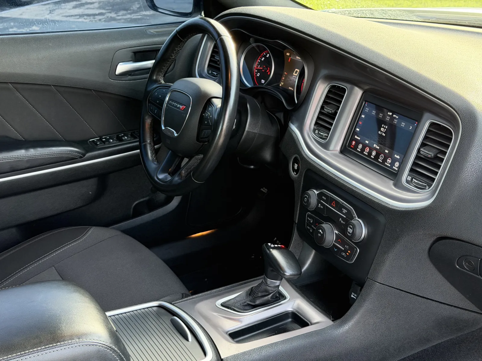 Dodge Charger photo 11