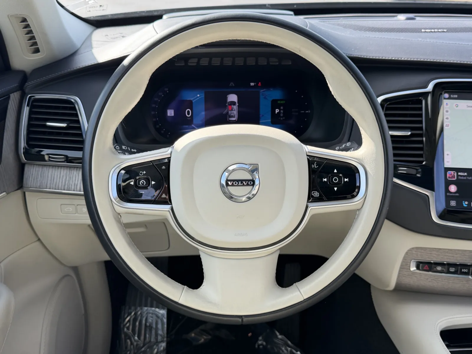 Volvo XC90 photo 13
