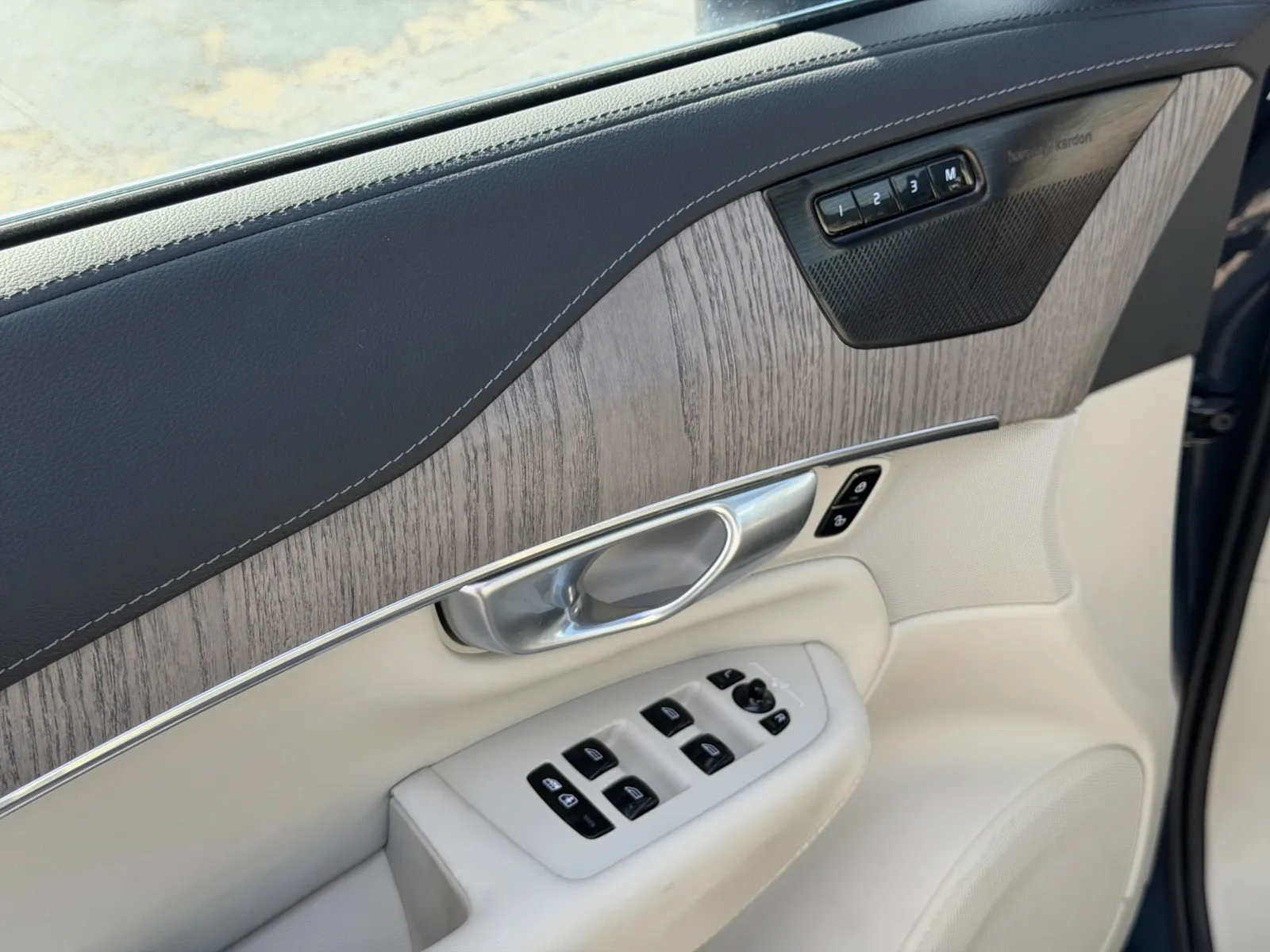 Volvo XC90 photo 21