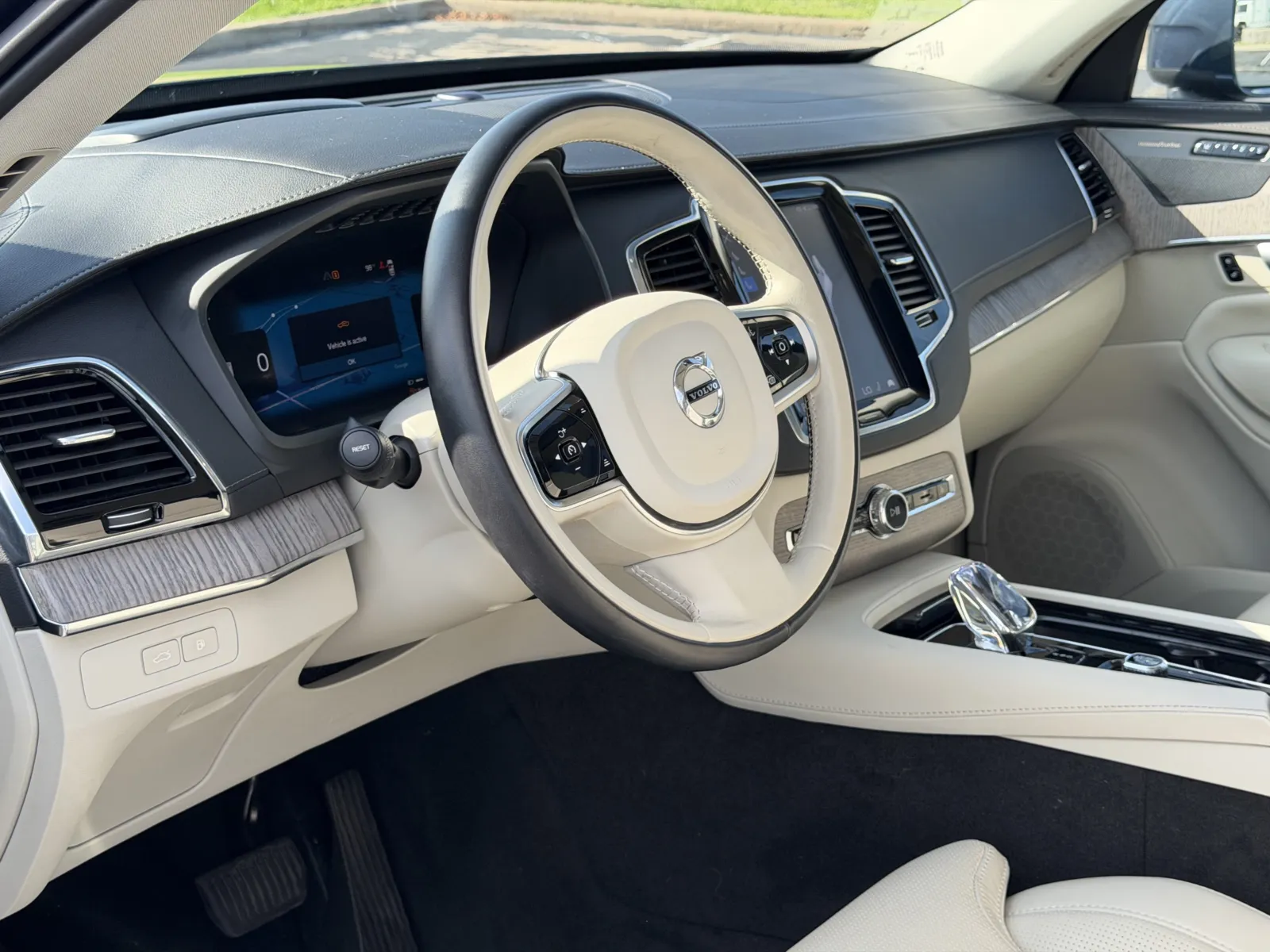 Volvo XC90 photo 10