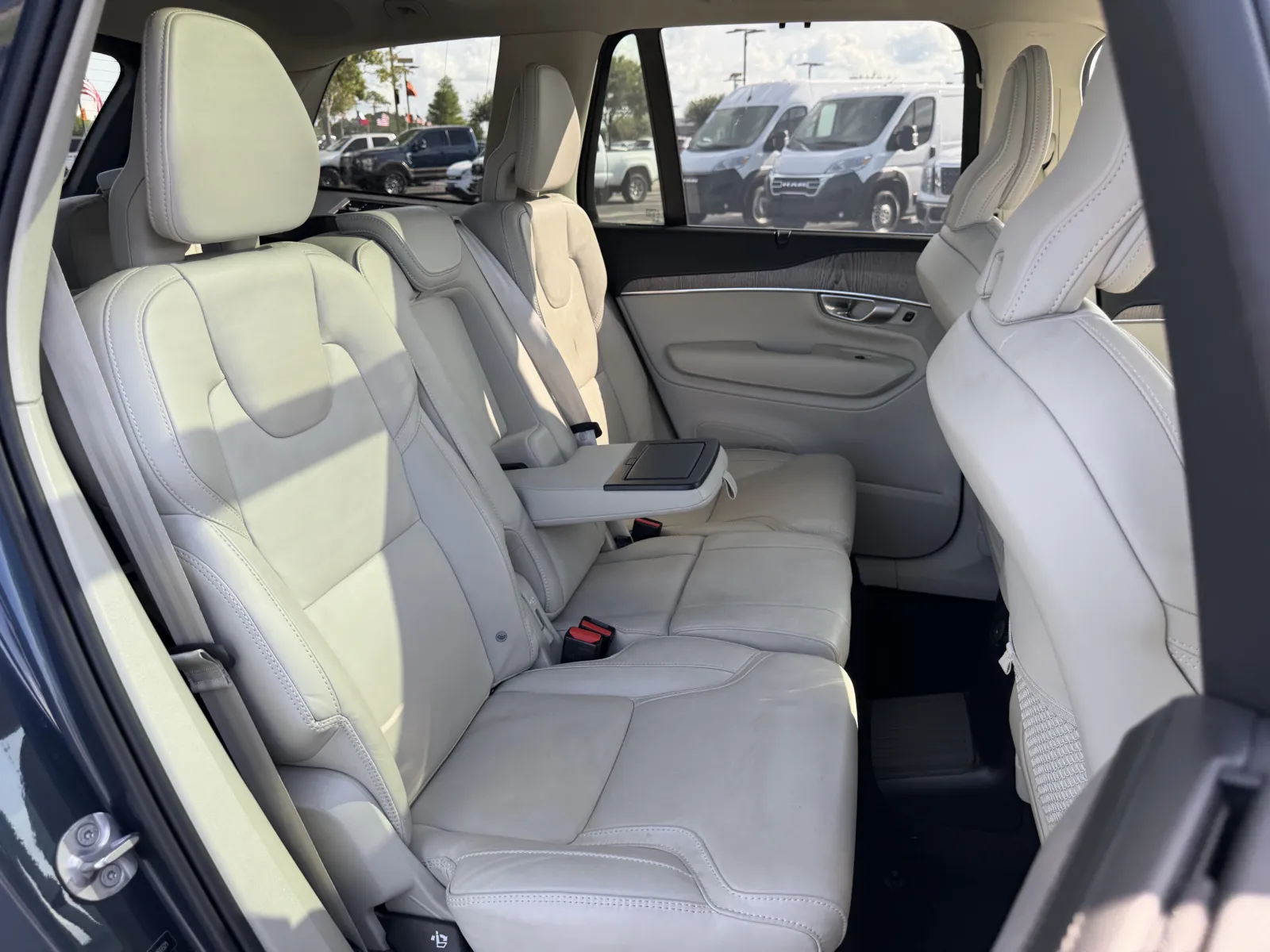 Volvo XC90 photo 25