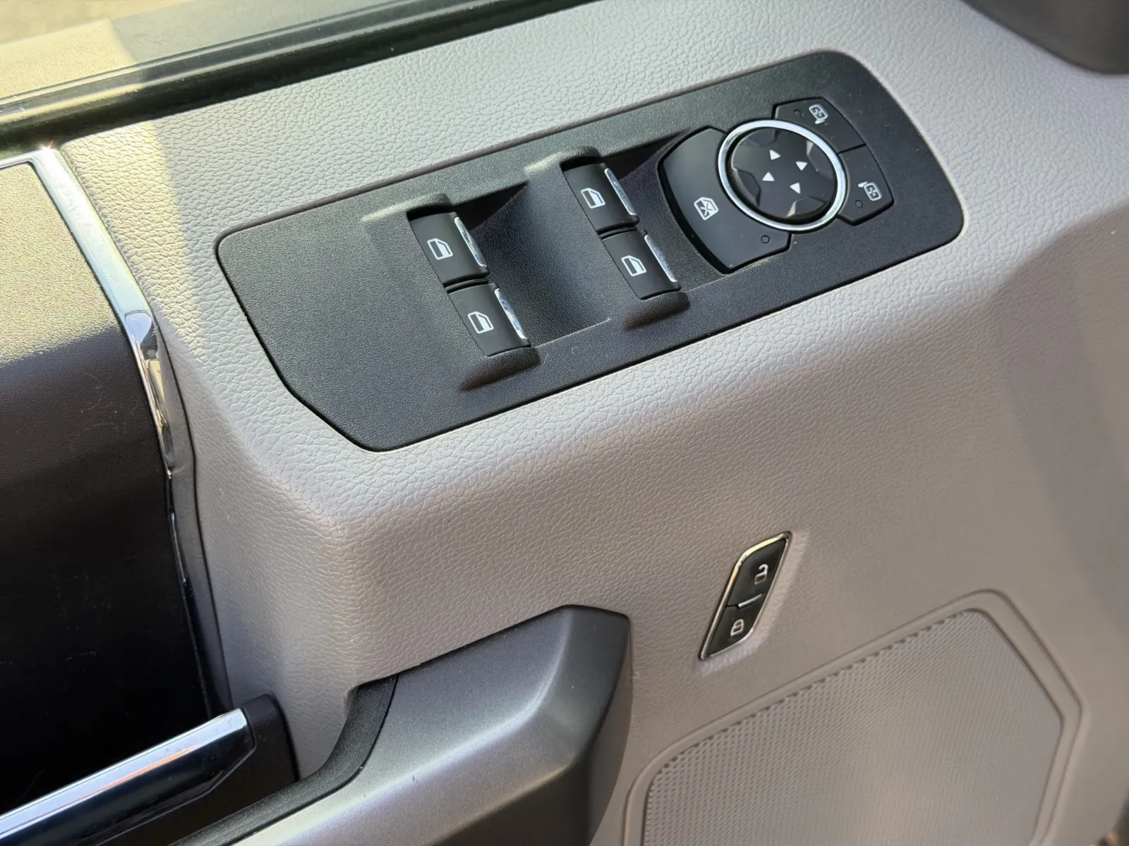 Ford F-150 photo 17
