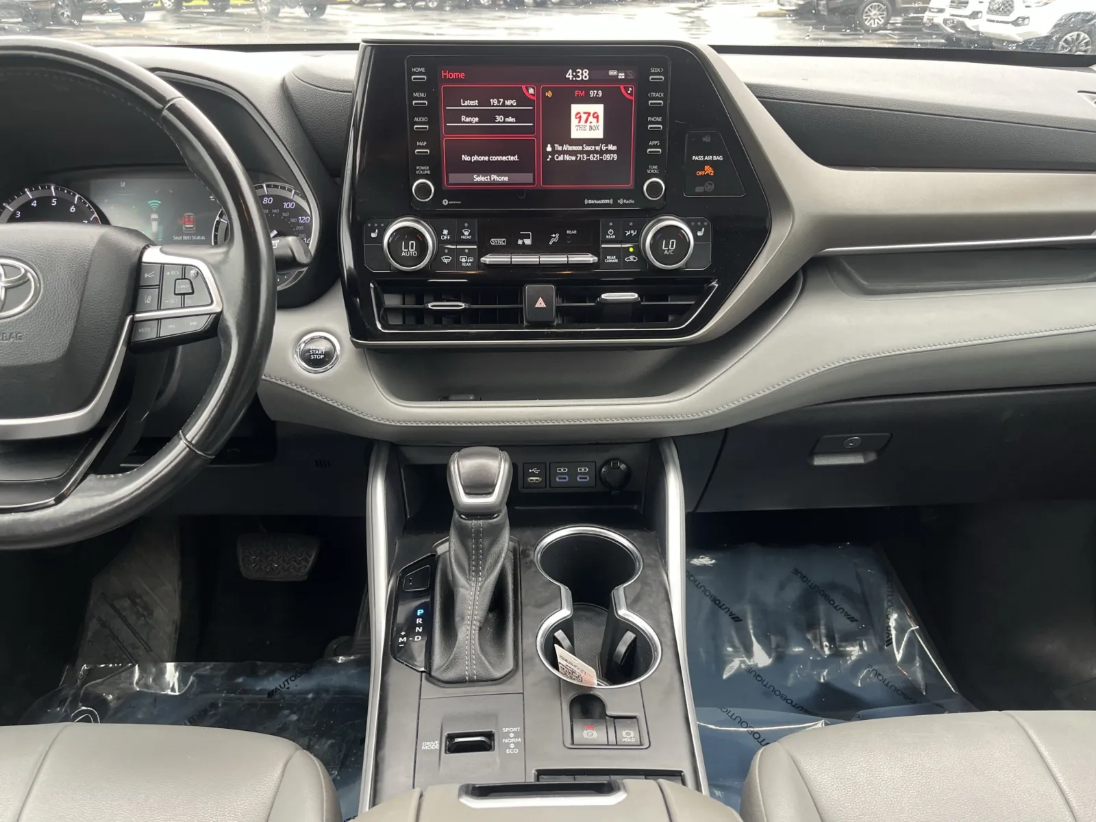 2022 Toyota Highlander XLE - Photo 21