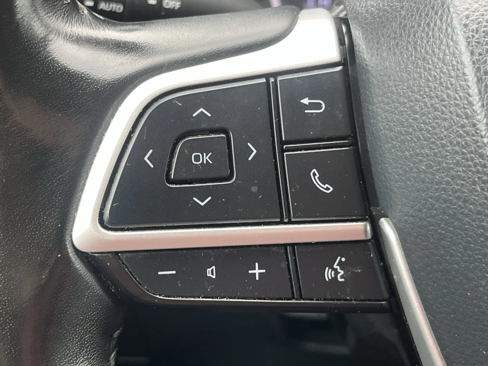 2022 Toyota Highlander XLE - Photo 14