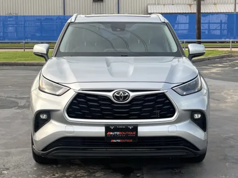 More photos of 2022 Toyota Highlander XLE at Auto Boutique Texas, TX