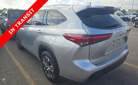 More photos of 2022 Toyota Highlander XLE at Auto Boutique Texas, TX