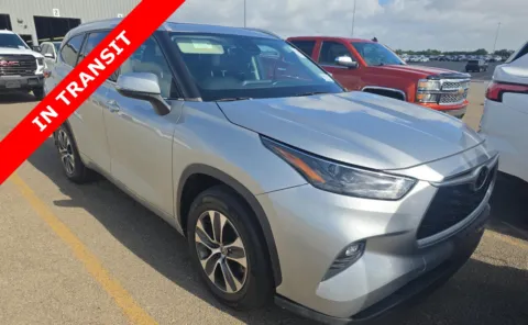 Another view of 2022 Toyota Highlander XLE for sale in Alvin, TX at Auto Boutique Texas