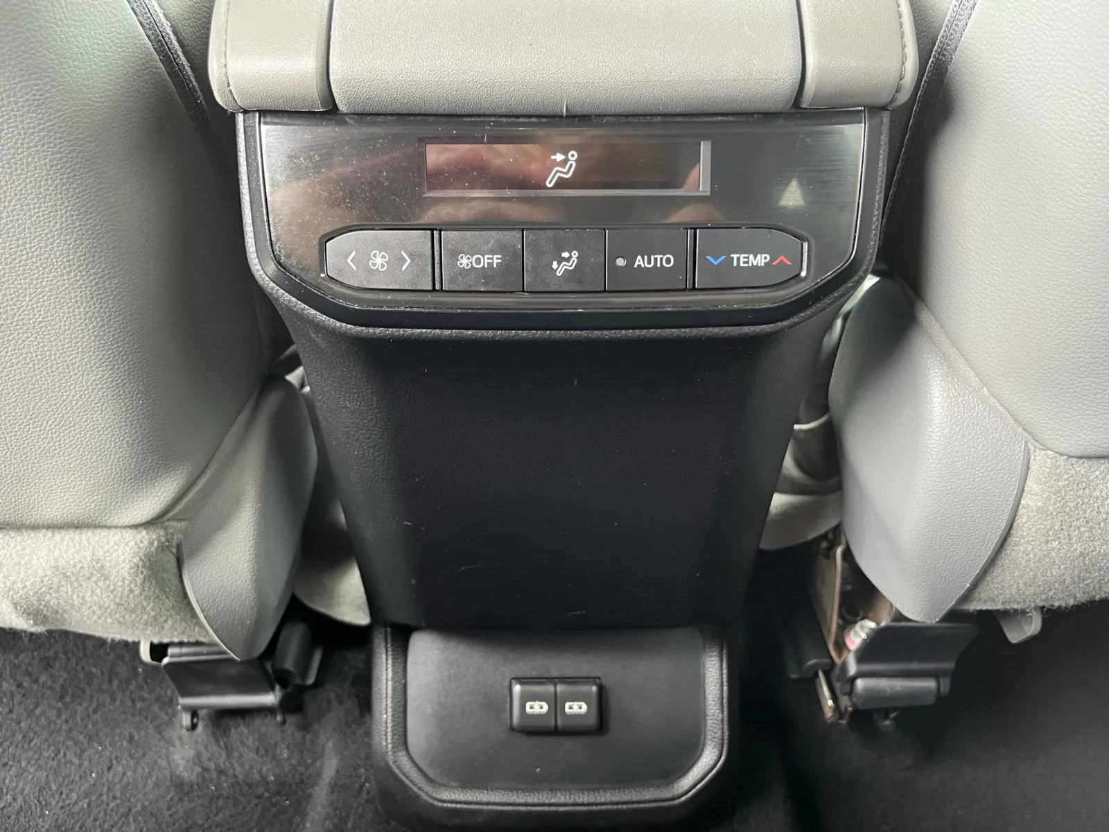 2022 Toyota Highlander XLE - Photo 24