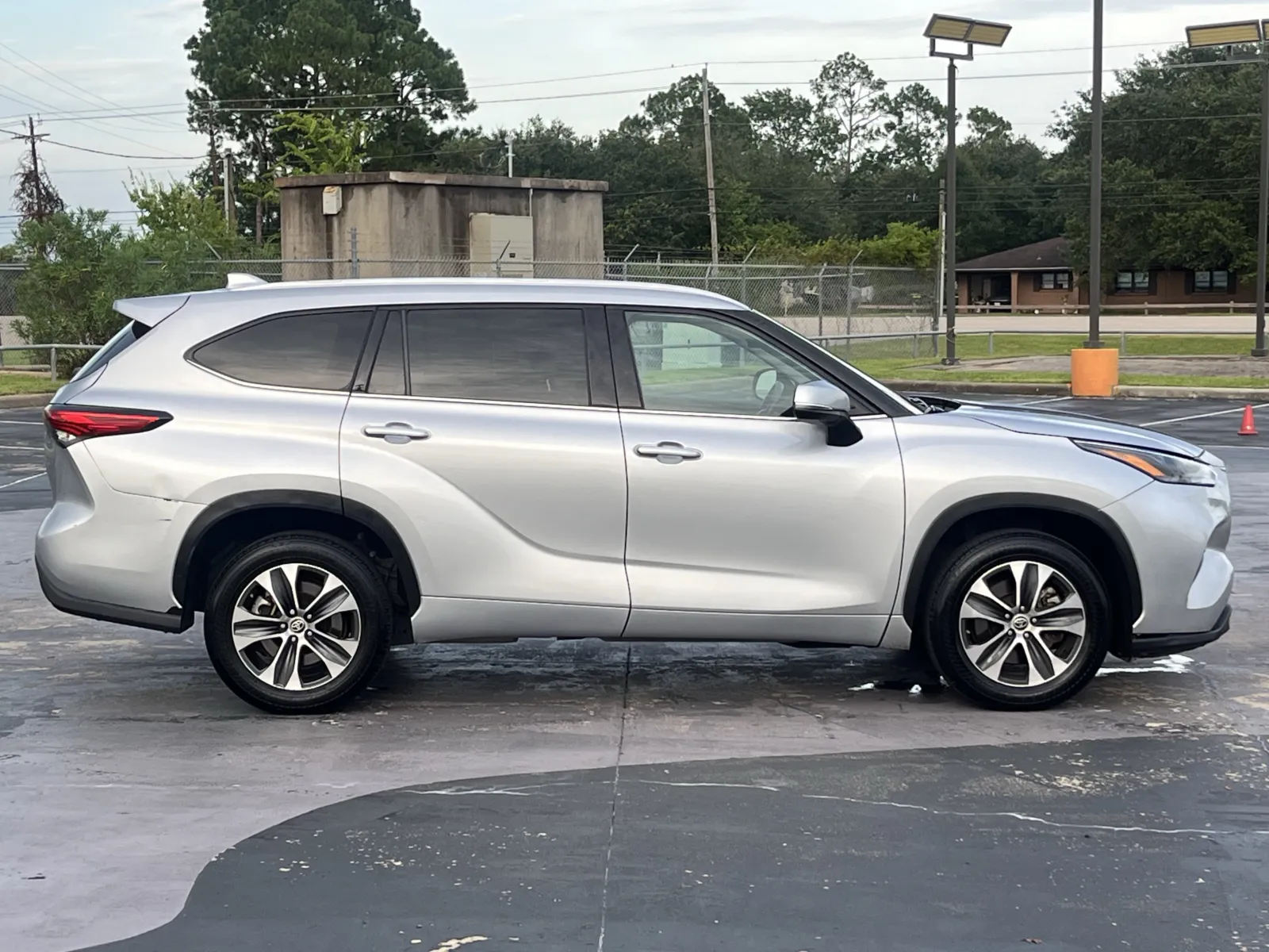 2022 Toyota Highlander XLE - Photo 8