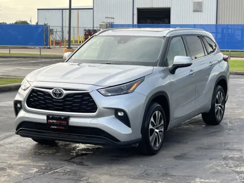 Another view of 2022 Toyota Highlander XLE for sale in Alvin, TX at Auto Boutique Texas