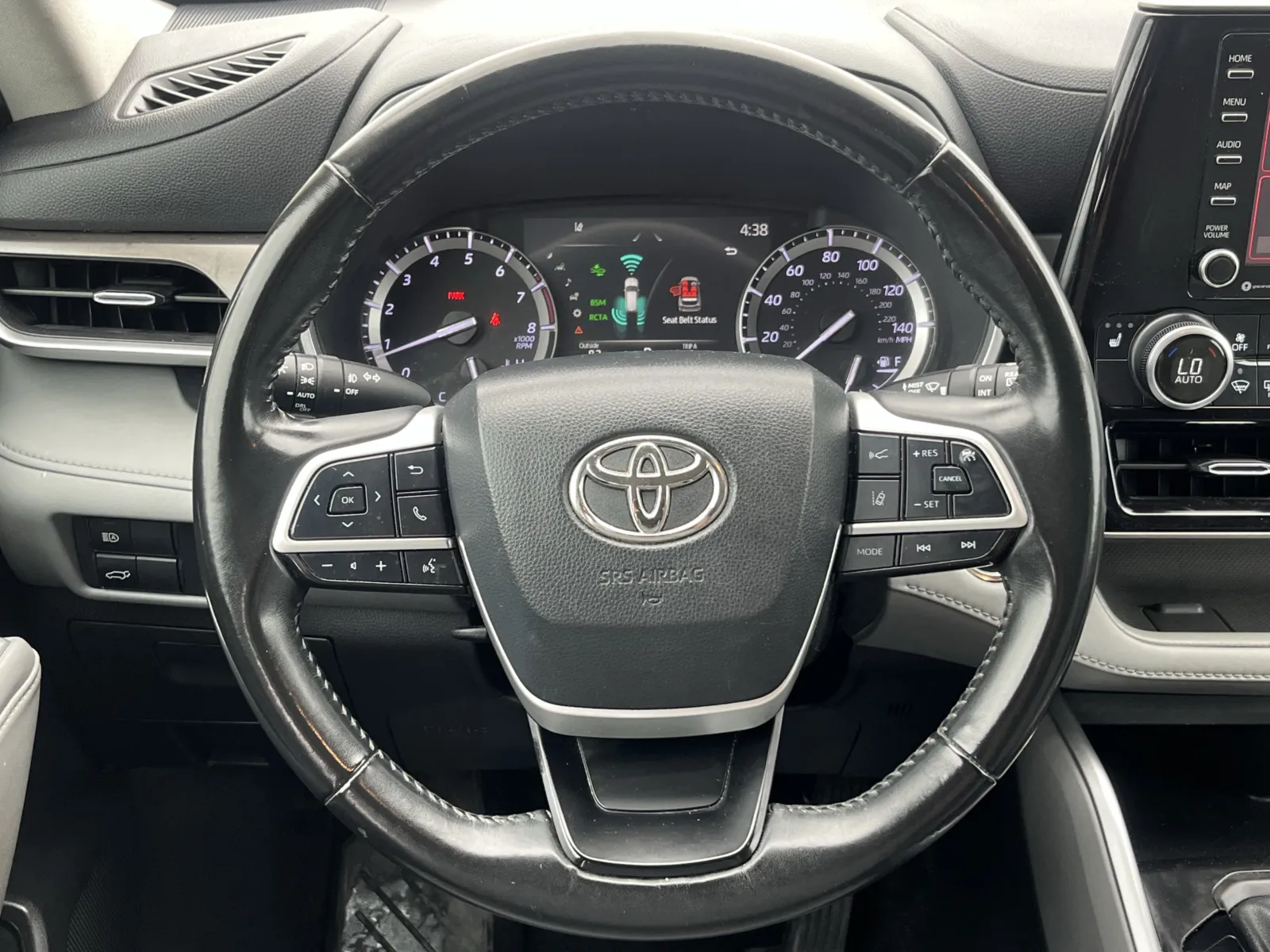 2022 Toyota Highlander XLE - Photo 13