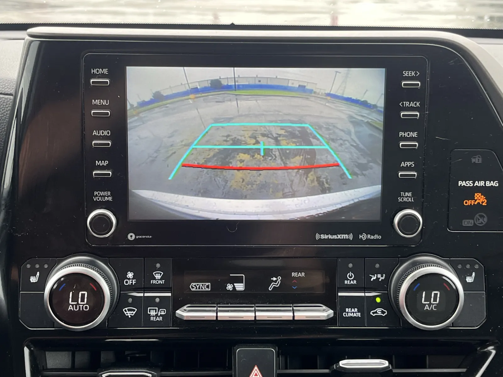 2022 Toyota Highlander XLE - Photo 19