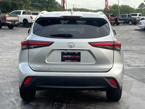 More photos of 2022 Toyota Highlander XLE at Auto Boutique Texas, TX
