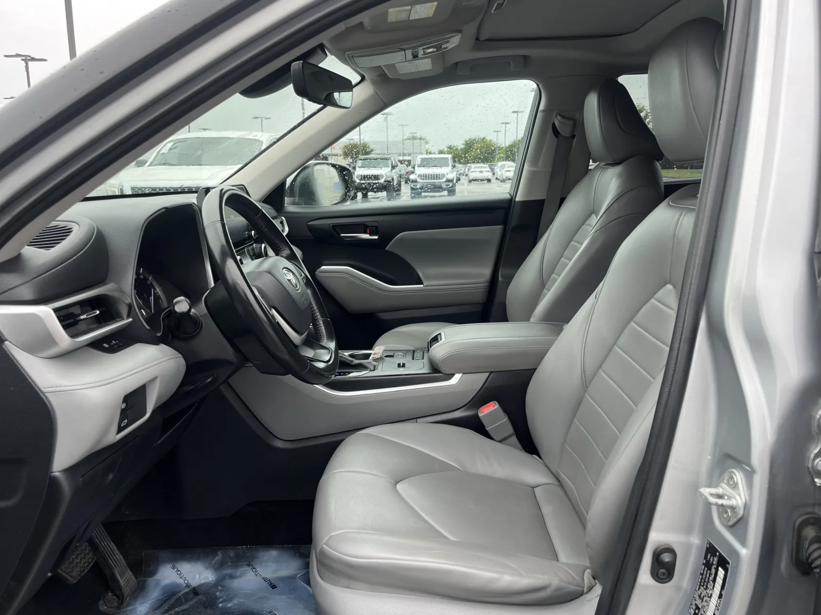 2022 Toyota Highlander XLE - Photo 25