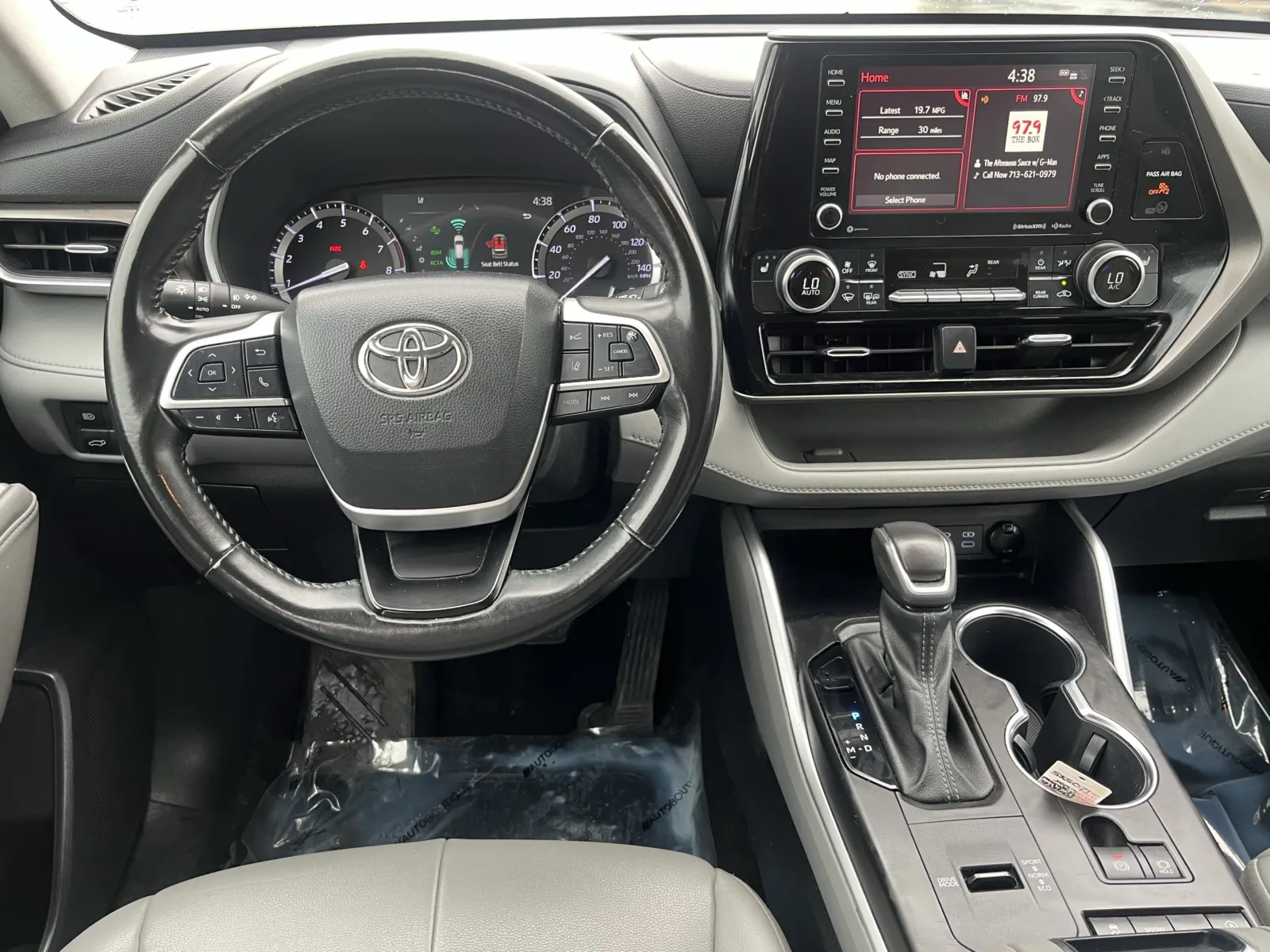 2022 Toyota Highlander XLE - Photo 12