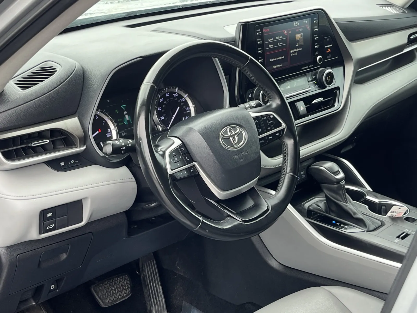 2022 Toyota Highlander XLE - Photo 10