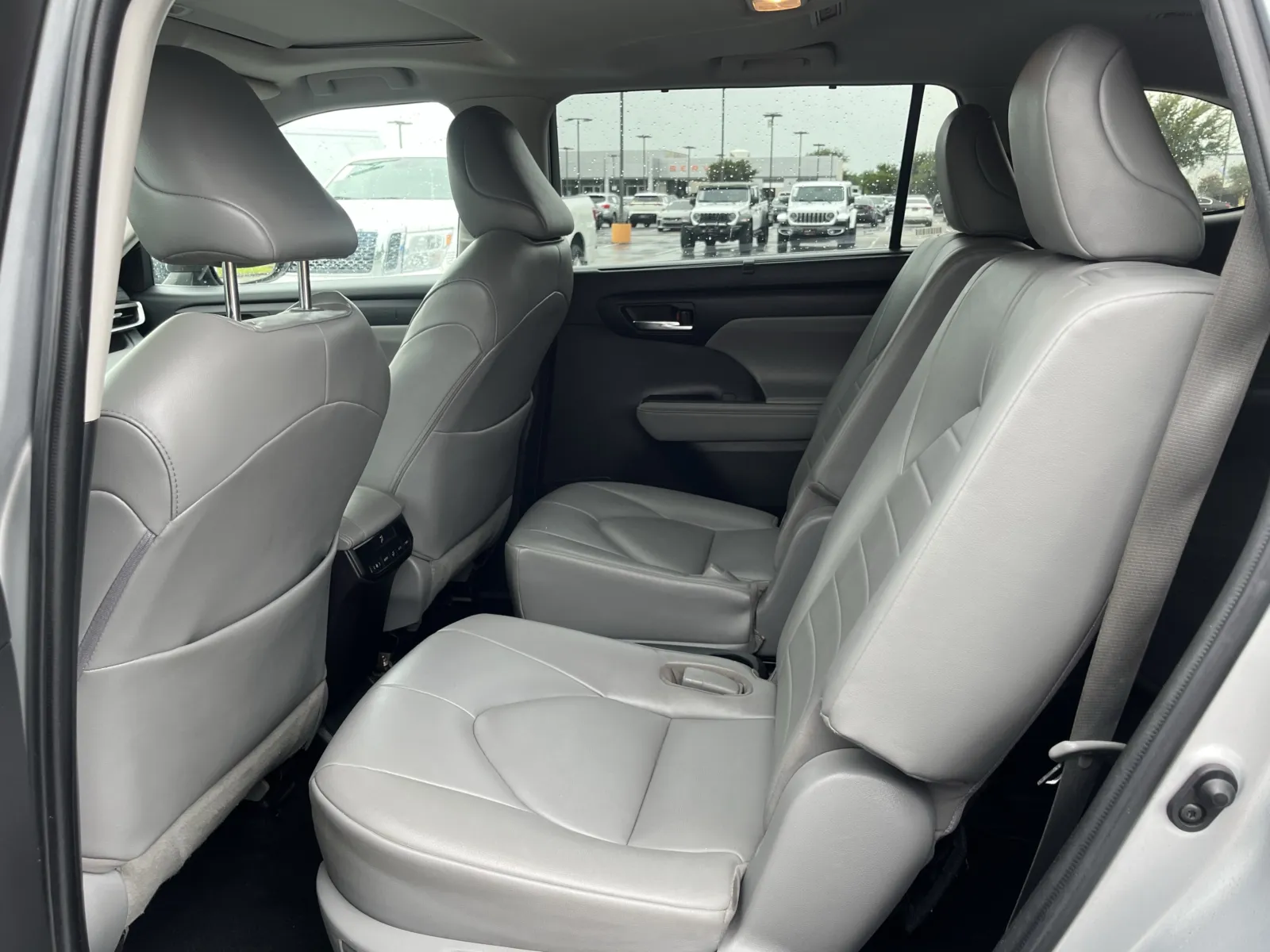 2022 Toyota Highlander XLE - Photo 27