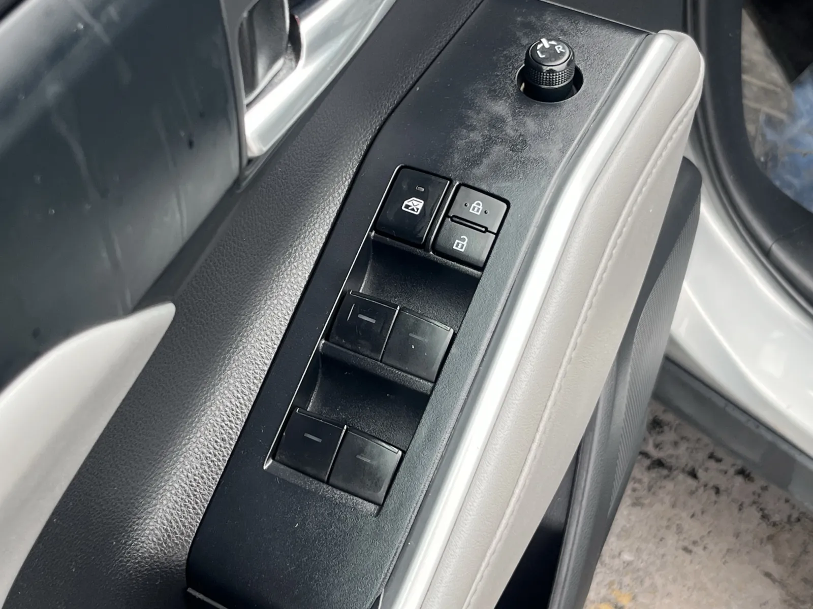 2022 Toyota Highlander XLE - Photo 22