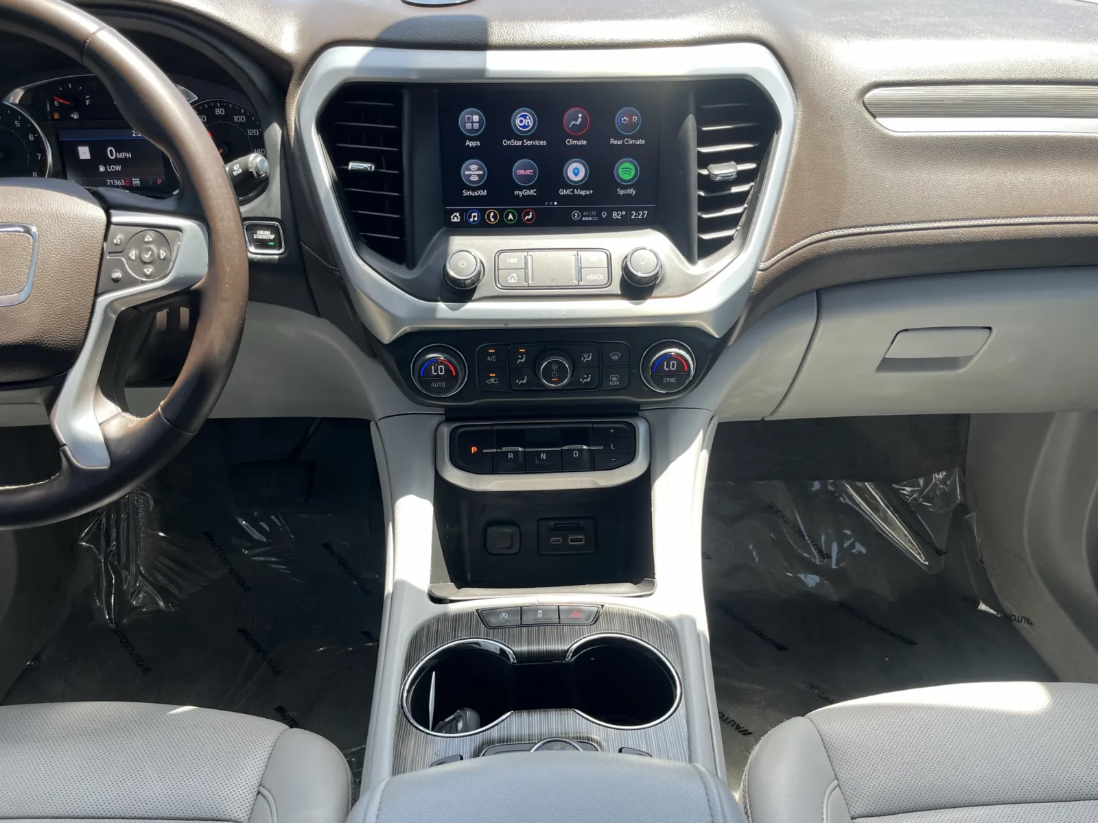 GMC Acadia photo 23