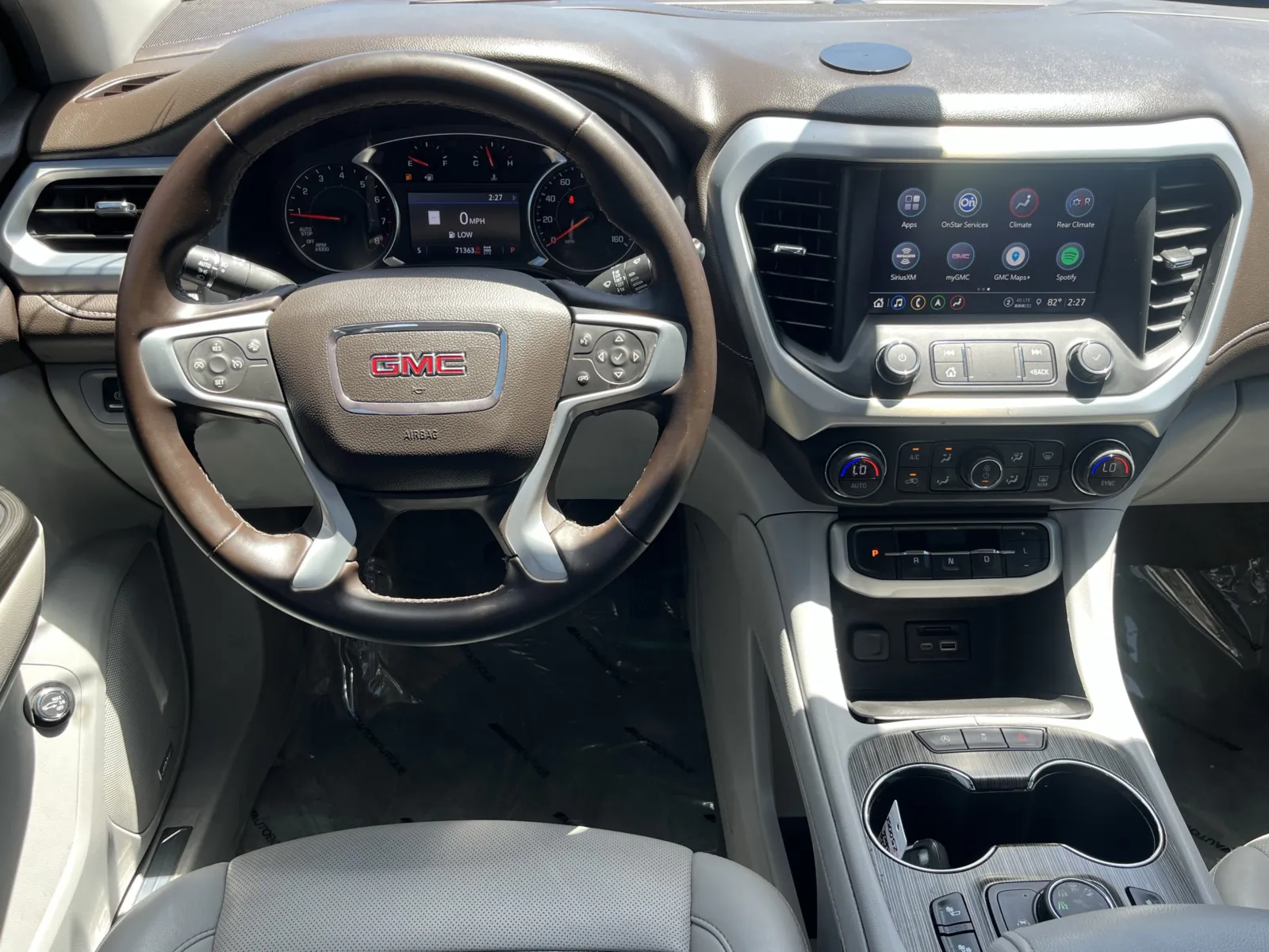 GMC Acadia photo 15