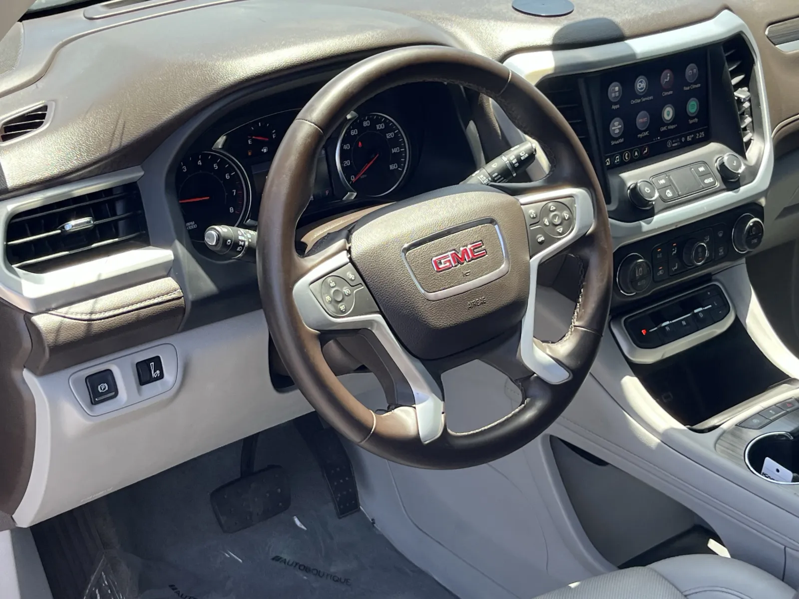 GMC Acadia photo 13