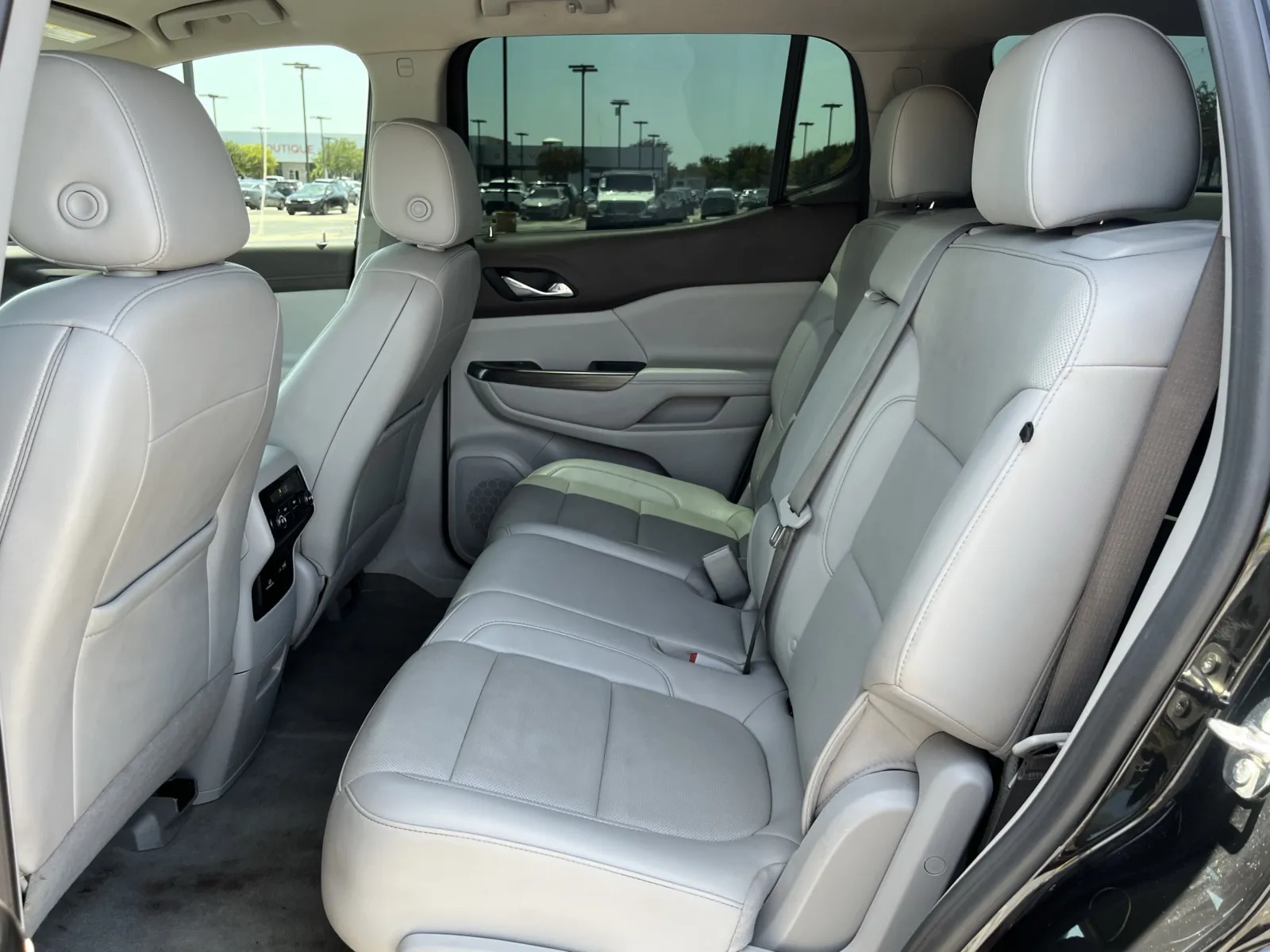 GMC Acadia photo 29