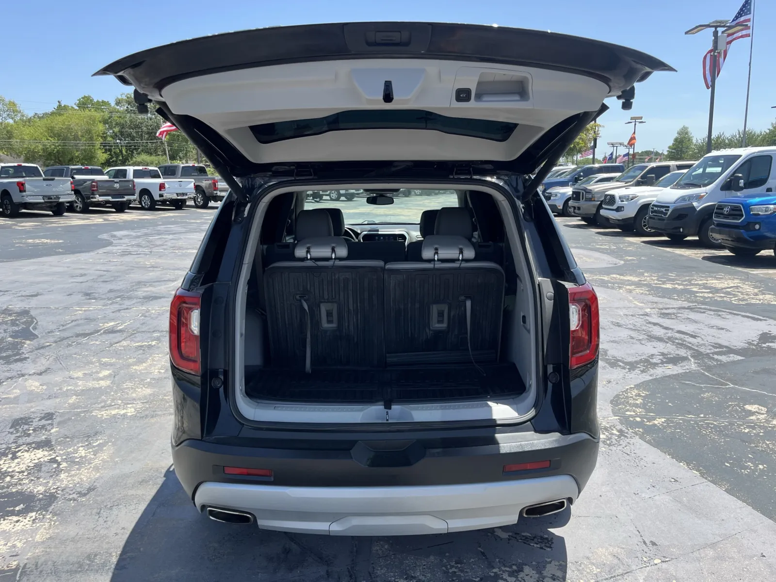 GMC Acadia photo 9