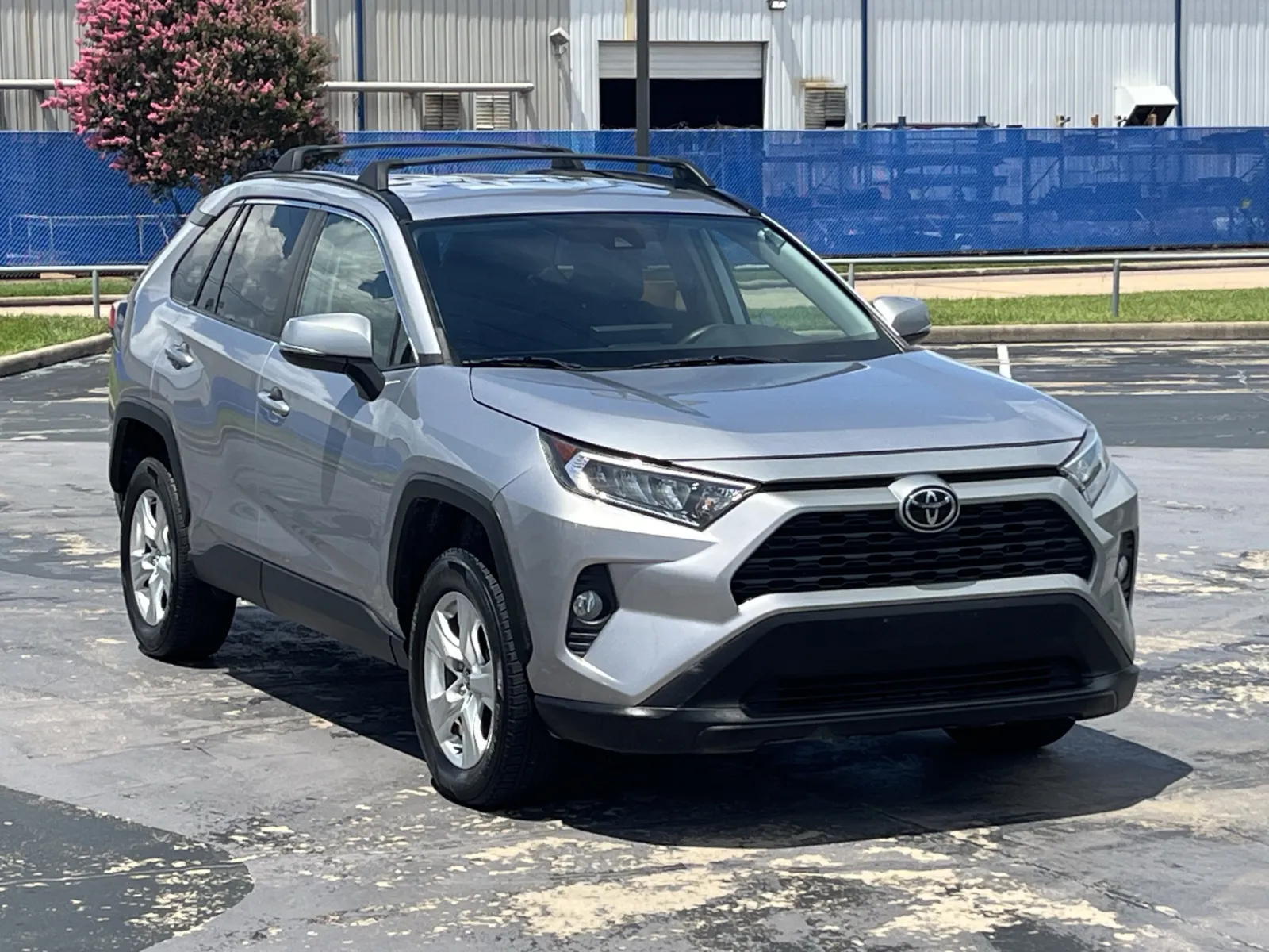 Toyota RAV4 photo 2