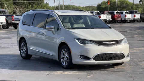 Photos of 2019 Chrysler Pacifica Limited for sale in Alvin, TX at Auto Boutique Texas