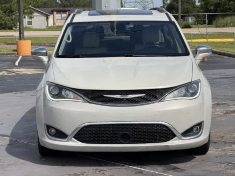 More photos of 2019 Chrysler Pacifica Limited at Auto Boutique Texas, TX